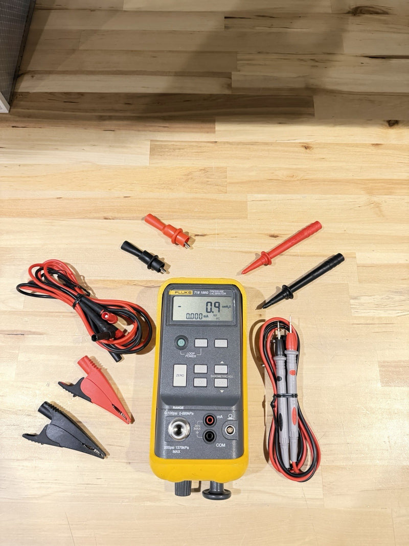 FLUKE 718 100G PRESSURE CALIBRATOR WITH ACCESSORIES TESTED