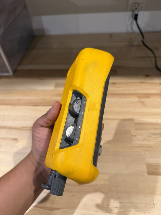 FLUKE 718 30G PRESSURE CALIBRATOR (PARTS ONLY) FOR PARTS (SHIPS FAST)