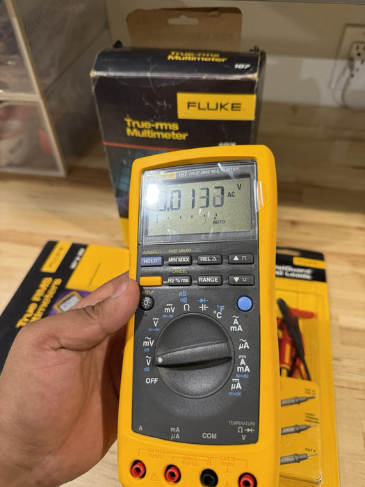 FLUKE 187 TRUE RMS MULTIMETER W/ LEADS & CLIPS  (NEW SEALED) TESTED - RARE