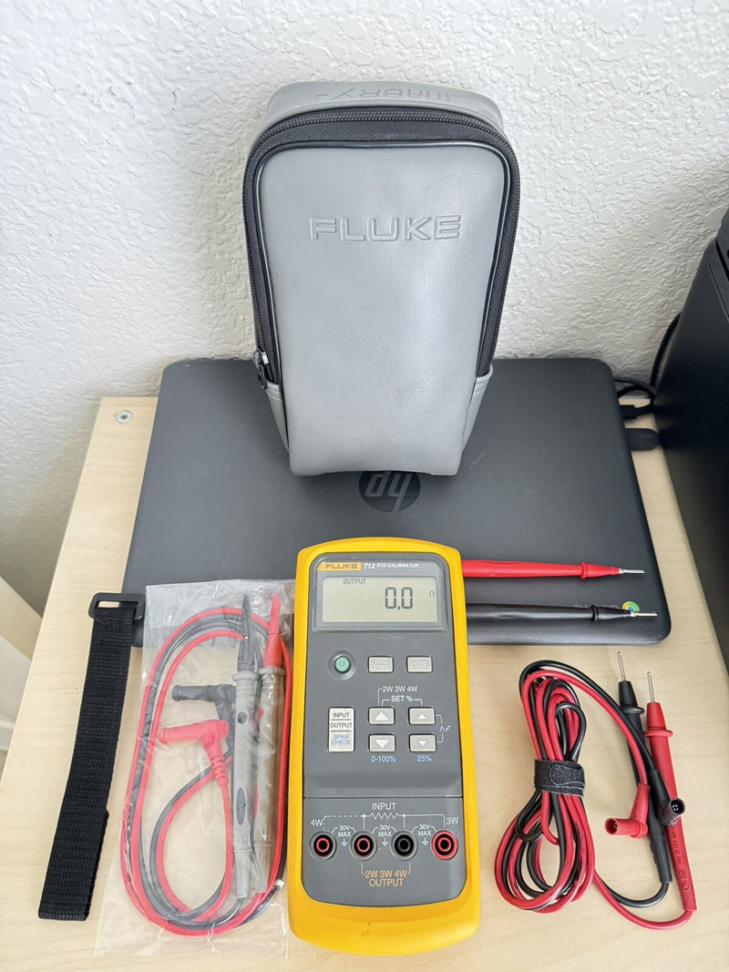 FLUKE 712 RTD PROCESS CALIBRATOR WITH LEADS & BAG