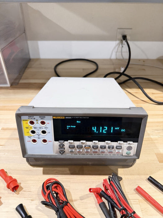FLUKE 8808A 5.5 DIGITAL MULTIMETER W/ LEADS & CHARGER - TESTED / SHIPS FAST