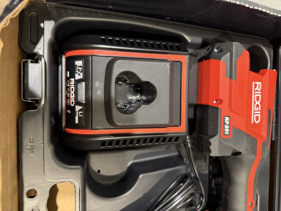 RIDGID RP251 PRESSTOOL KIT 1/2"-1" & MEGAPRESS JAWS 1/2"-3/4 RINGS 78228