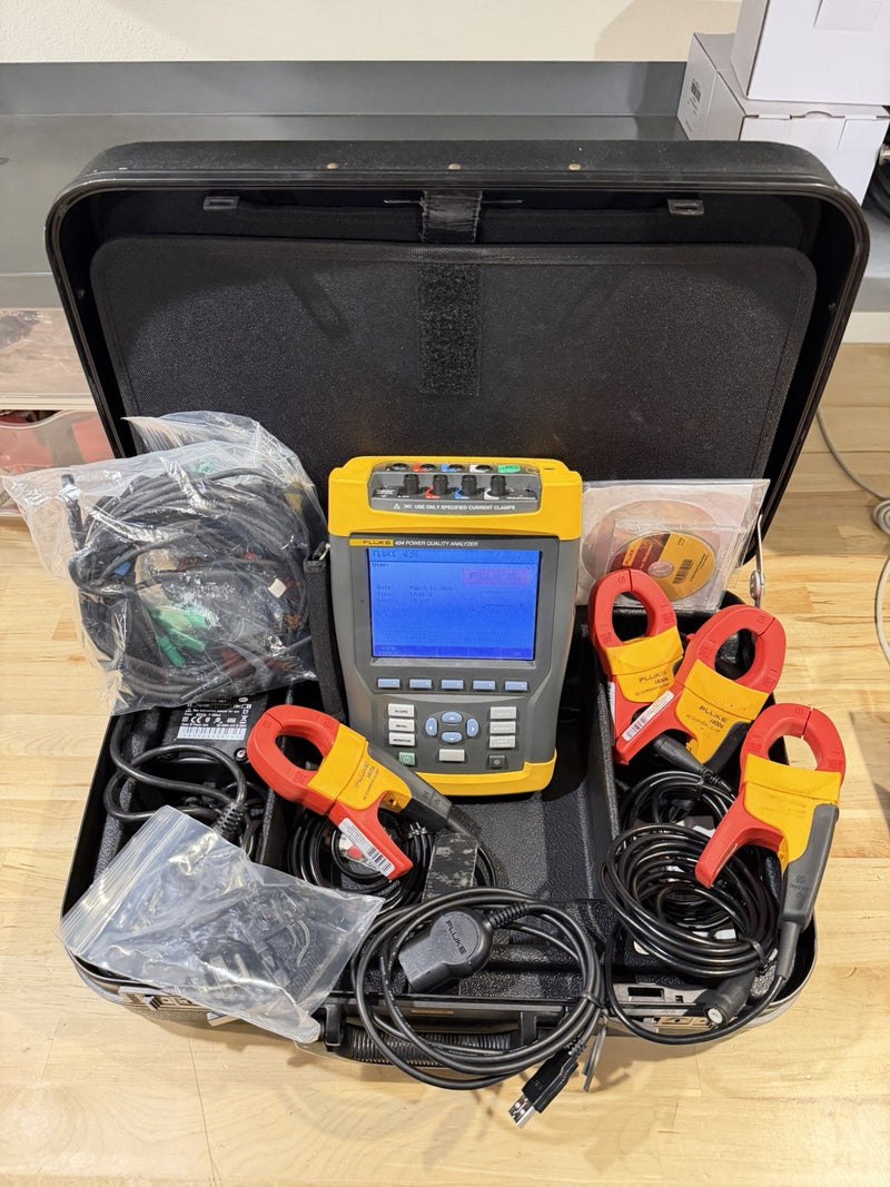 FLUKE 434 SERIES POWER QUALITY ANALYZER KIT WITH ACCESSORIES TESTED