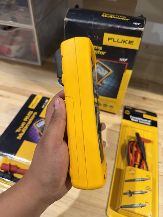 FLUKE 187 TRUE RMS MULTIMETER W/ LEADS & CLIPS  (NEW SEALED) TESTED - RARE