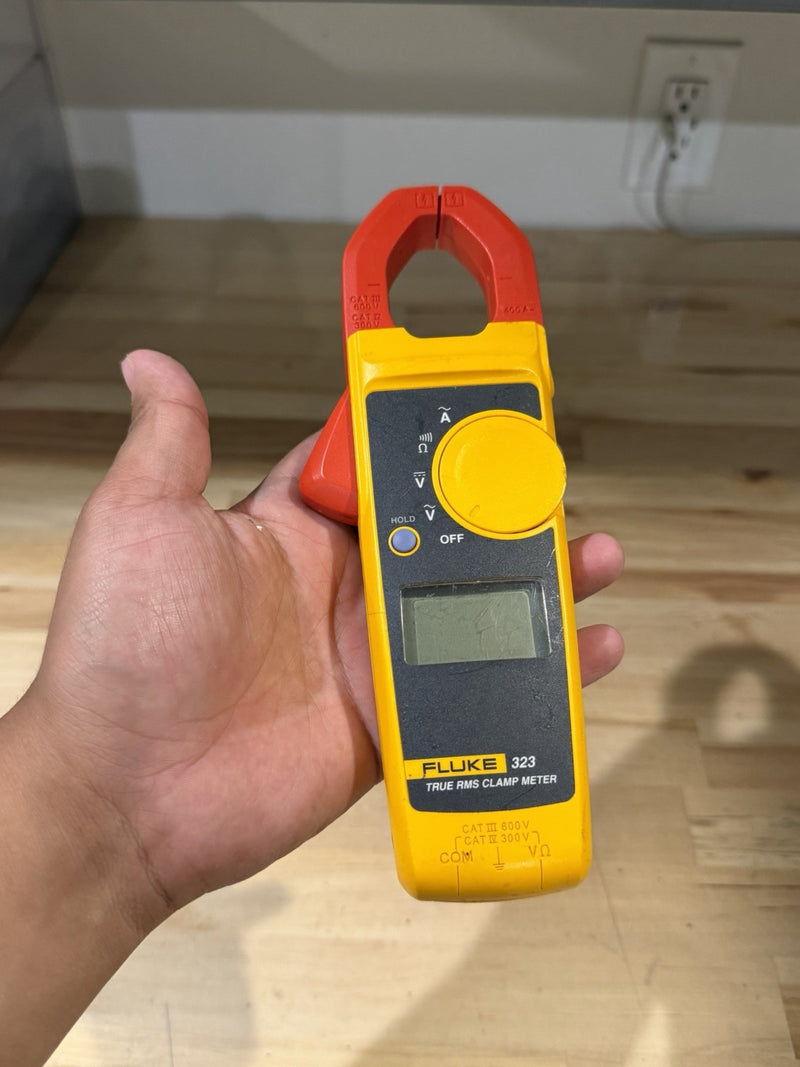 FLUKE 323 TRUE RMS CLAMP METER FOR PARTS