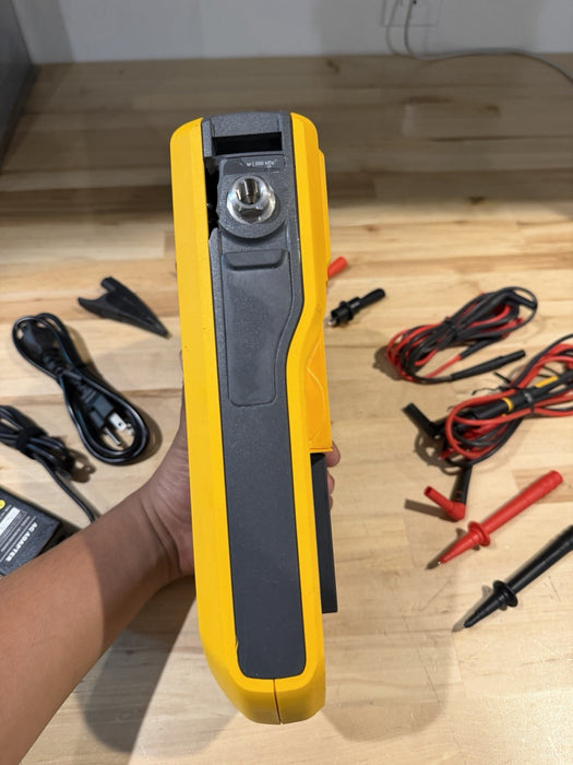 FLUKE 729 FC AUTOMATIC PRESSURE CALIBRATOR W/ ACCESSORIES (FREE SHIPPING)