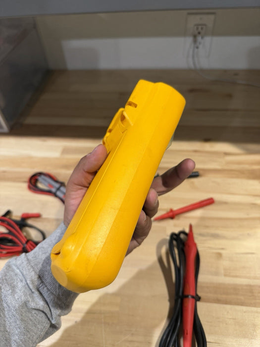 FLUKE 1507 INSULATION MULTIMETER W/ LEADS & CLIPS - SHIPS FAST