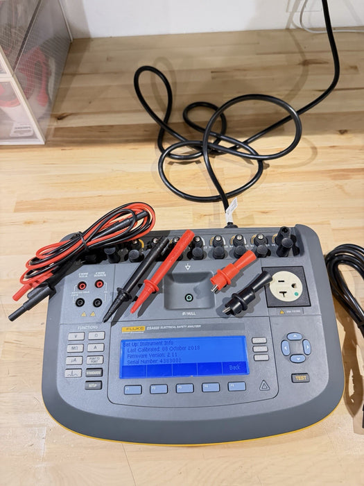 FLUKE ESA620 BIOMEDICAL ELECTRICAL SAFETY ANALYZER WITH CHARGER & LEADS