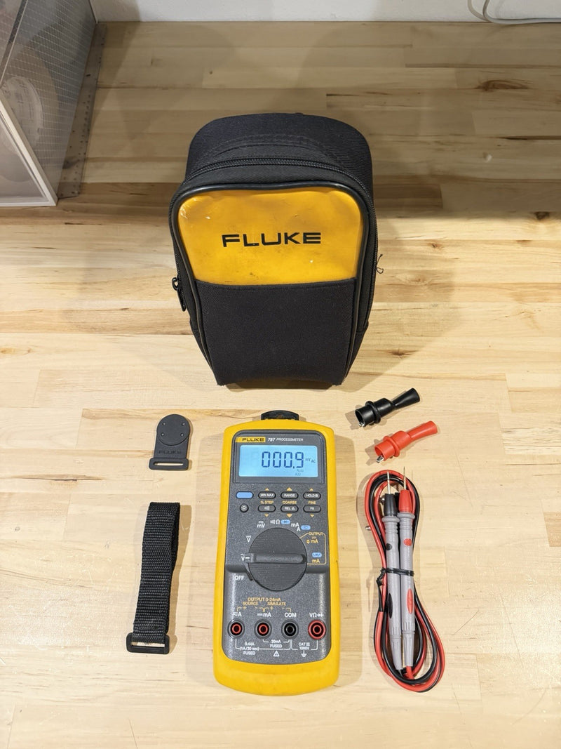 FLUKE 787 PROCESS METER WITH LEADS & BAG USED