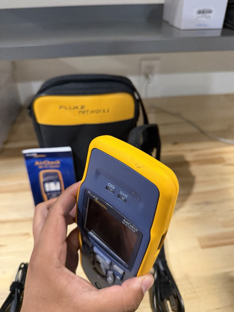 FLUKE NETWORKS AIRCHECK WIFI TESTER WITH CHARGER & BAGE