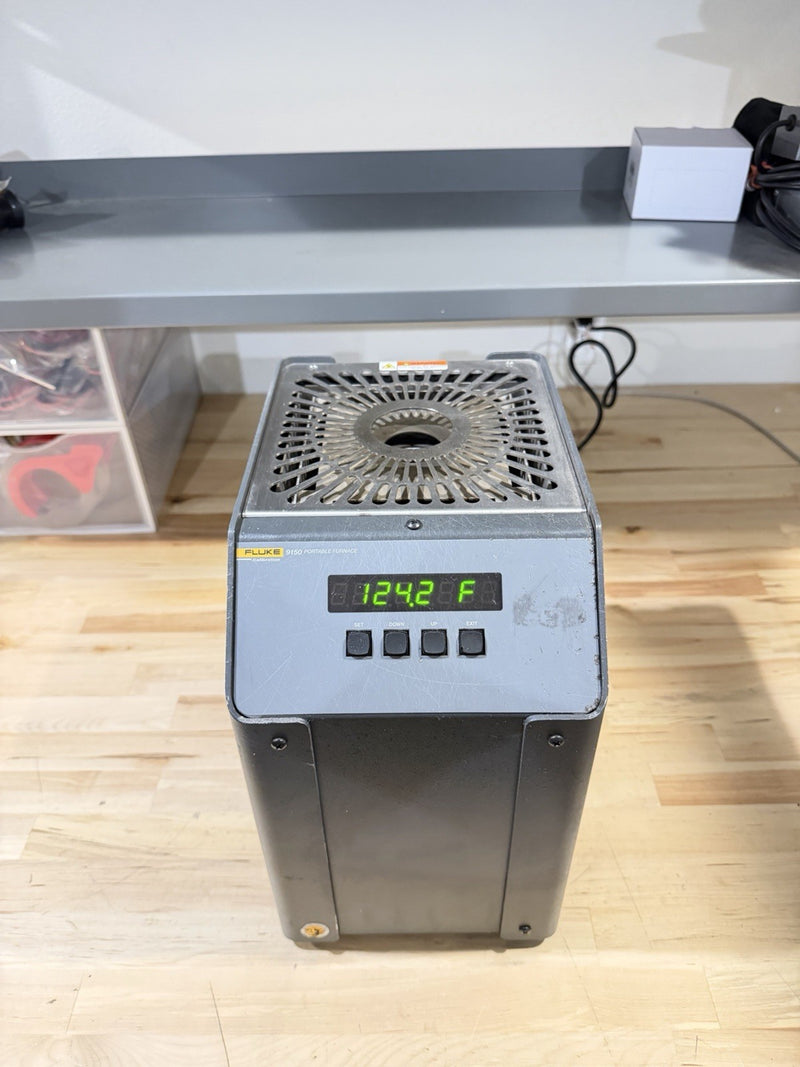 FLUKE 9150 PORTABLE FURNACE WITH CHARGER TESTED
