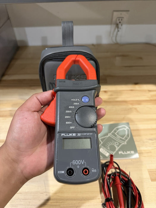 FLUKE 30 CLAMP METER W/ LEADS & CLIPS - SHIPS FAST