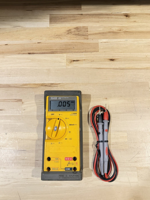 FLUKE 23 MULTIMETER W/ CASE & LEADS (TESTED) SHIPS FAST