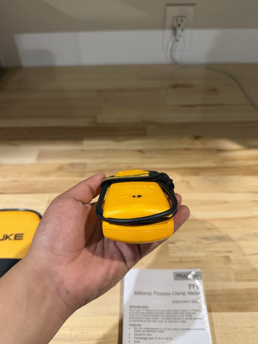 FLUKE 771 MILLIAMP PROCESS CLAMP METER ( NEW CONDITION ) SHIPS FAST