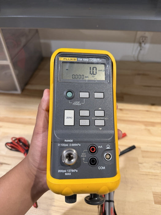 FLUKE 718 100G PRESSURE CALIBRATOR W/ ACCESSORIES (FREE SHIPPING) TESTED