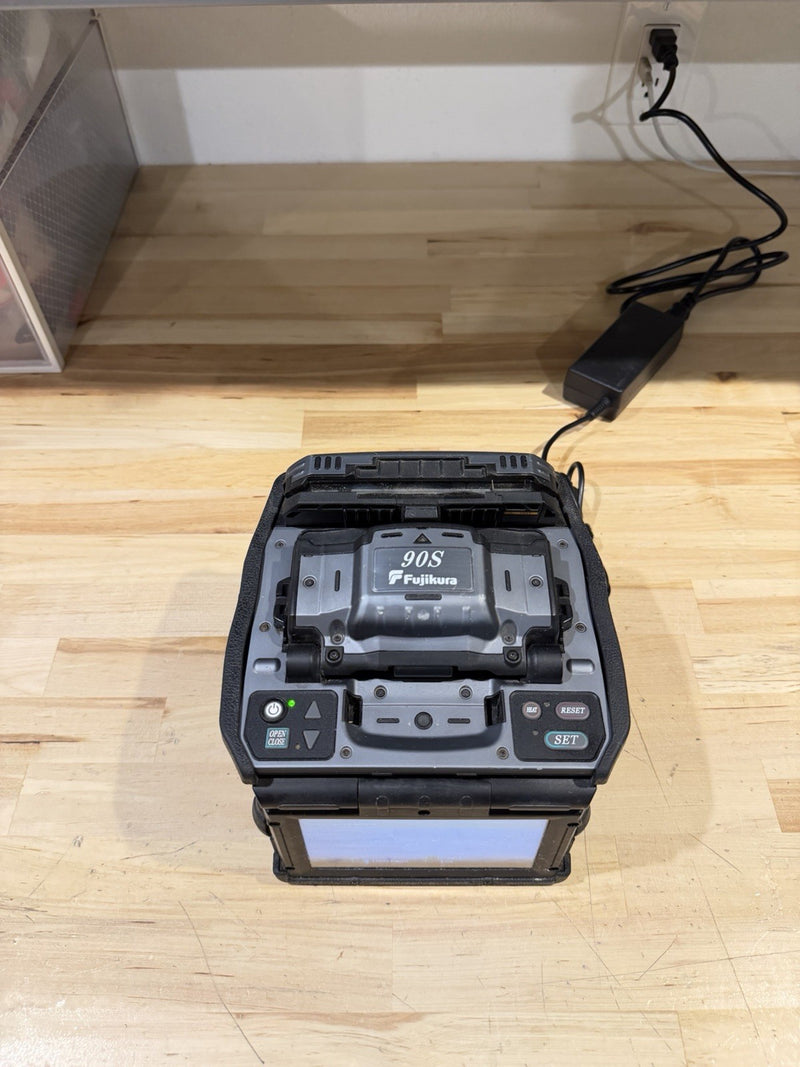 FUJIKURA 90S SM MM CORR ALIGNMENT FIBER FUSION SPLICER W/ CHARGER - SHIPS FREE