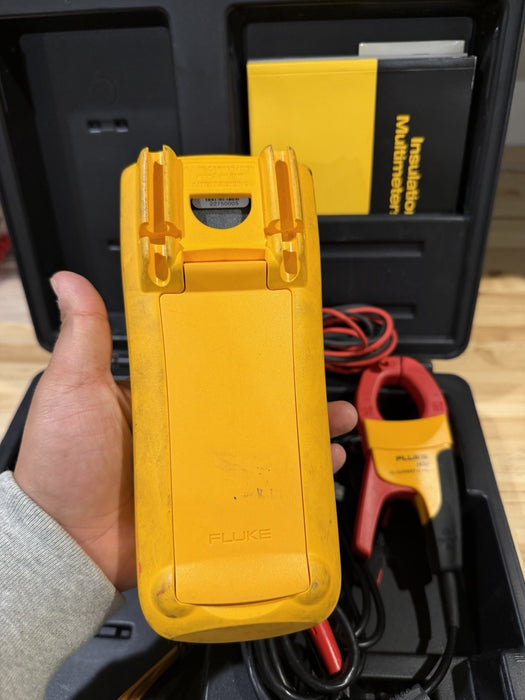 FLUKE 1587 DIGITAL INSULATION TESTER KIT W ACCESSORIES & LEADS - SHIPS FAST