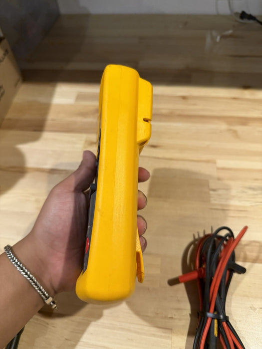 FLUKE 88V AUTOMOTIVE MULTIMETER W/ LEADS & CLIPS - SHIPS FREE (TESTED)