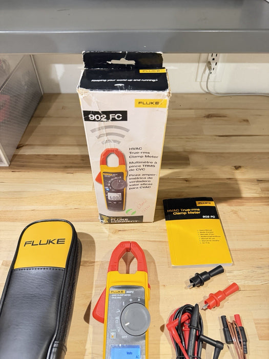 FLUKE 902 FC TRUE RMS HVAC CLAMP METER WITH CASE & LEADS