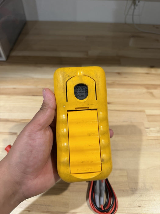 FLUKE 705 LOOP CALIBRATOR W/ LEADS & CLIPS - FREE SHIPPING