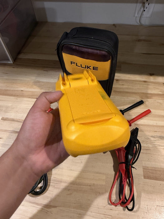 FLUKE 1507 INSULATION MULTIMETER W/ LEADS & CLIPS - SHIPS FAST