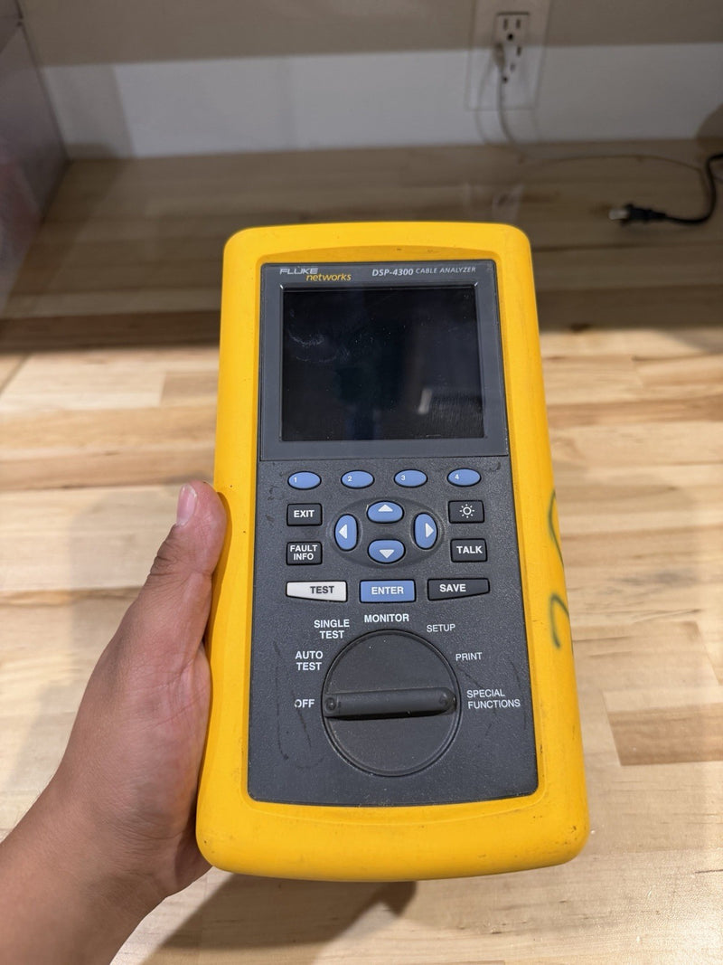 FLUKE NETWORKS DSP-4300 CABLE ANALYZER TESTED