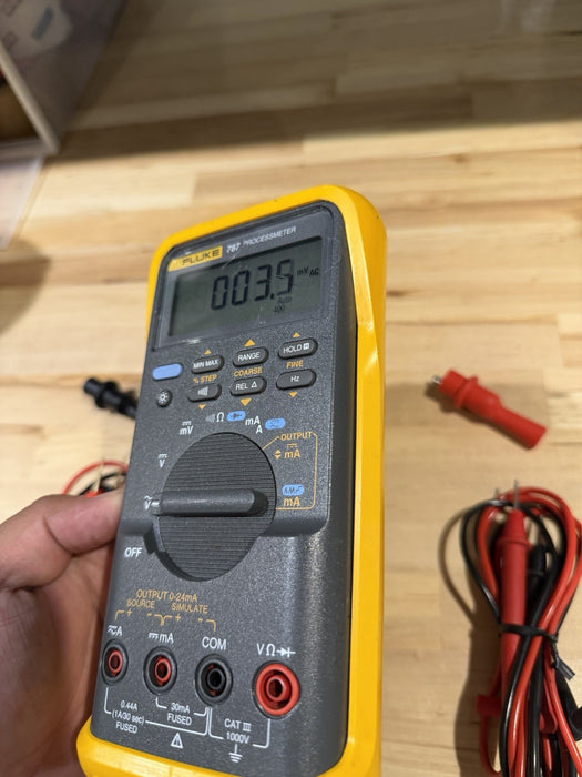 FLUKE 787 PROCESS METER WITH LEADS & CLIPS EXCELLENT CONDITION