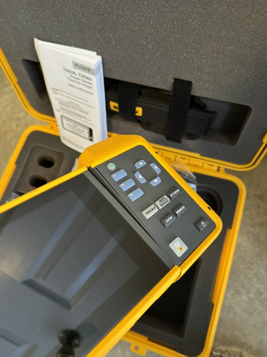 FLUKE TIX560 HANDHELD THERMAL CAMERA 320X240P 60HZ -20°C TO 1200°C