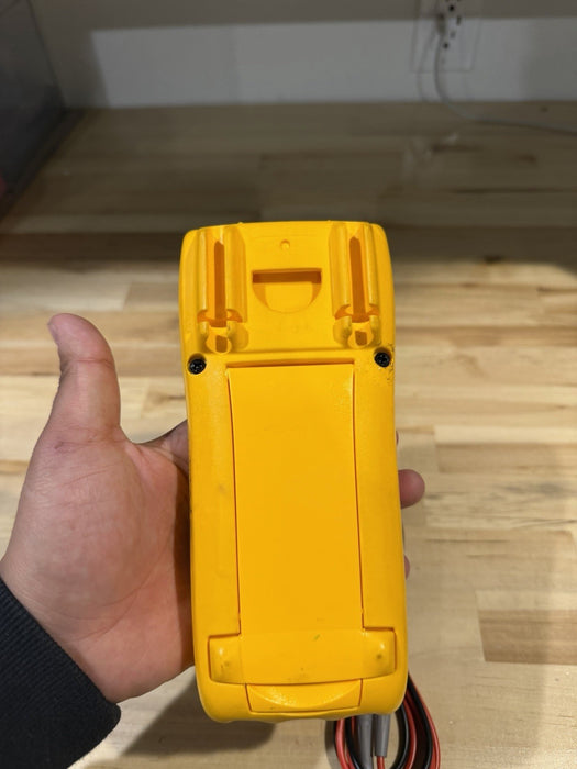 FLUKE 77-IV MULTIMETER W / LEAD SET & CLIPS - SHIPS FAST (TESTED)