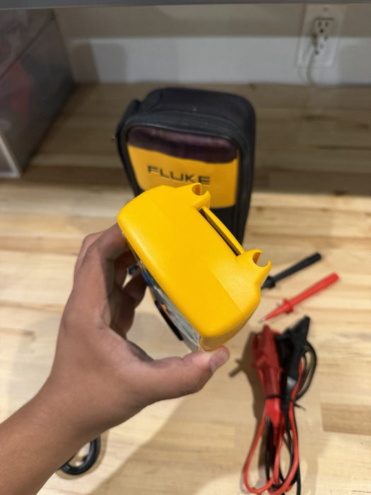 FLUKE 1507 INSULATION MULTIMETER W/ LEADS & CLIPS - SHIPS FAST
