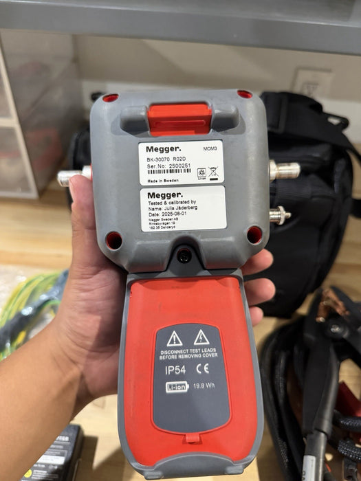 MEGGER MOM3 HANDHELD MICRO-OHMMETER 300A KIT CALIBRATED 2025 TESTED
