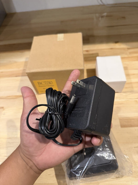 FLUKE BC7210 BATTERY CHARGER