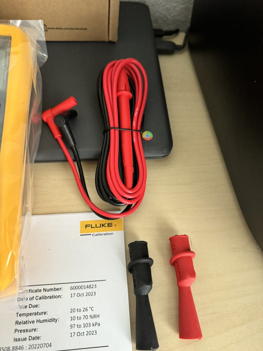 FLUKE 725 MULTIFUNCTION PROCESS CALIBRATOR WITH LEADS CAL 2023 NEW SEALED