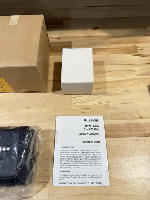 FLUKE BC7210 BATTERY CHARGER