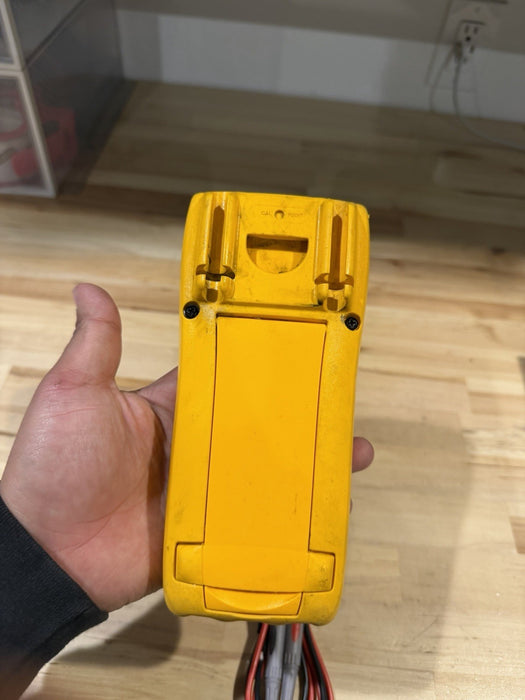 FLUKE 77-IV MULTIMETER W / LEAD SET & CLIPS - SHIPS FAST (TESTED)