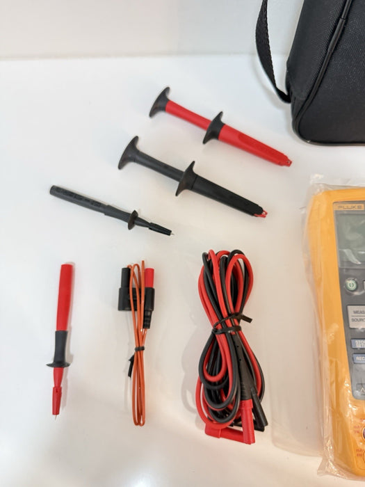 FLUKE 725 MULTIFUNCTION PROCESS CALIBRATOR WITH ACCESSORIES NEW SEALED