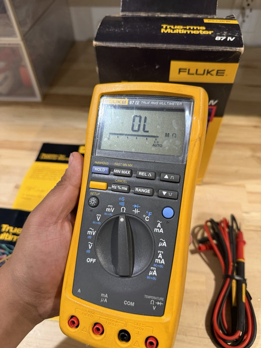 FLUKE 87 IV TRUE RMS MULTIMETER W/ LEADS & CLIPS (TESTED) SHIPS FAST