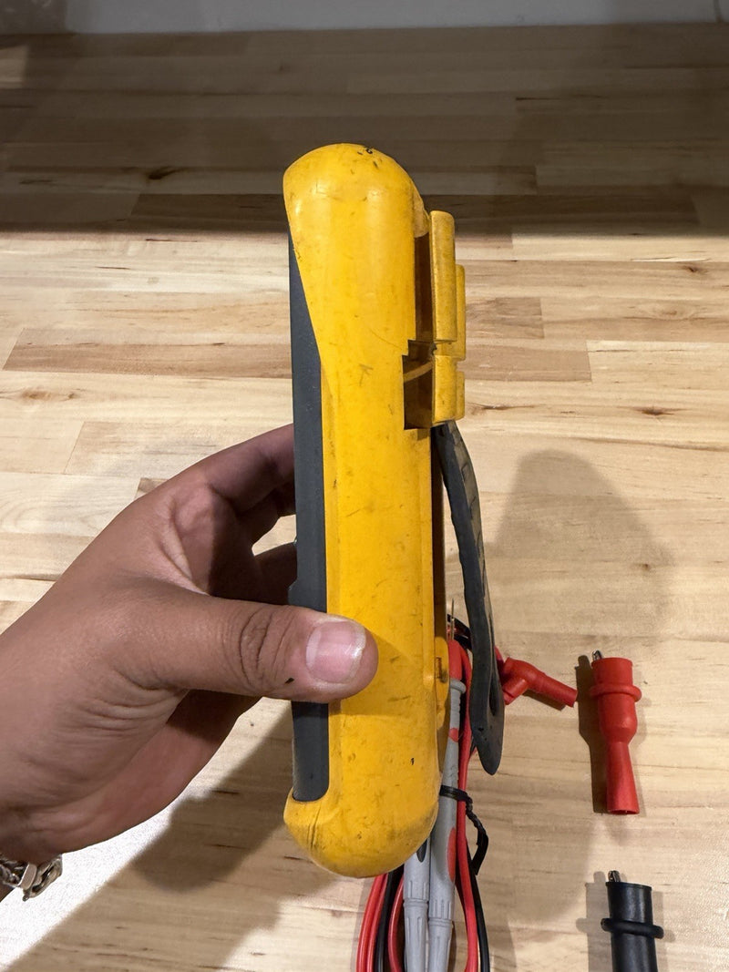 FLUKE 787 PROCESSMETER WITH LEADS & CLIPS FOR PARTS