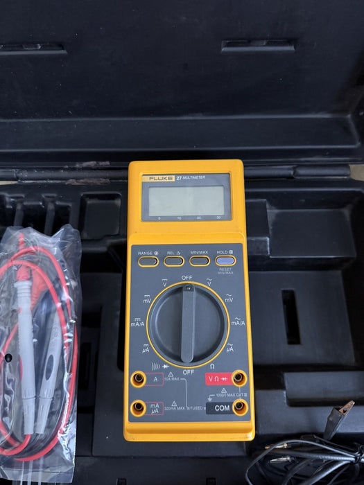 FLUKE 27 MULTIMETER WITH CASE AND LEADS