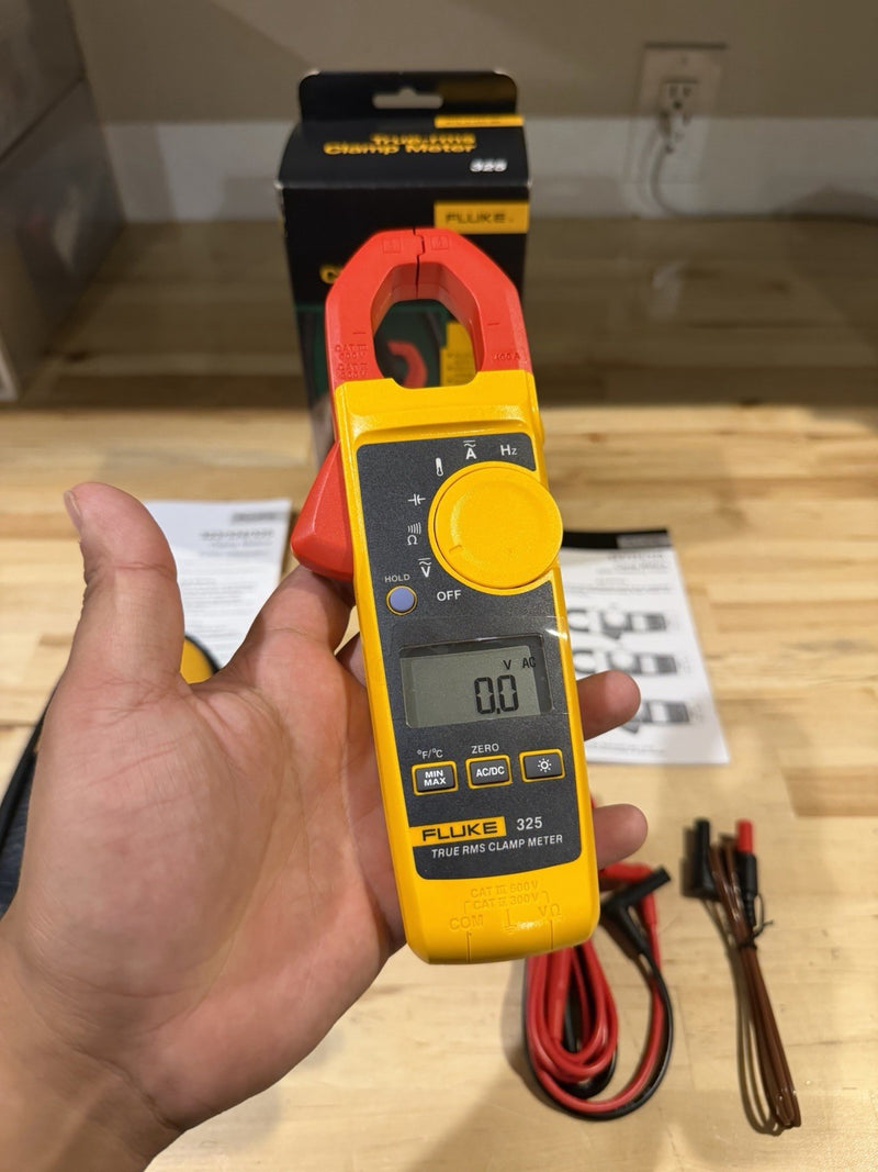 FLUKE 325 TRUE RMS CLAMP METER SHIPS FAST - NEW