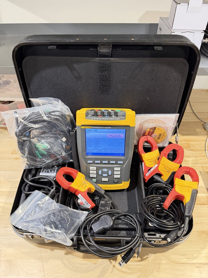 FLUKE 434 SERIES POWER QUALITY ANALYZER KIT WITH ACCESSORIES TESTED