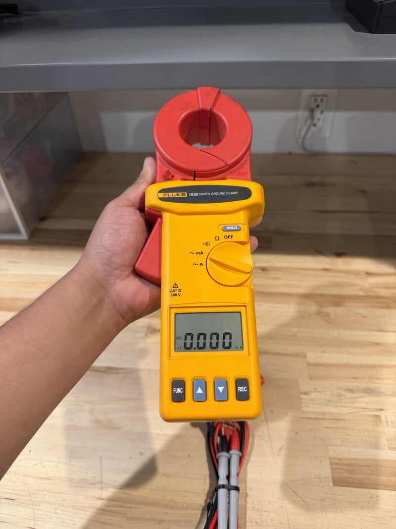 FLUKE 1630 EARTH GROUND CLAMP W/ LEADS - FREE SHIPPING (SHIPS FAST)