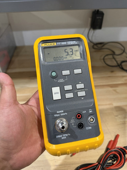 FLUKE 717 100G PRESSURE CALIBRATOR WITH LEADS TESTED