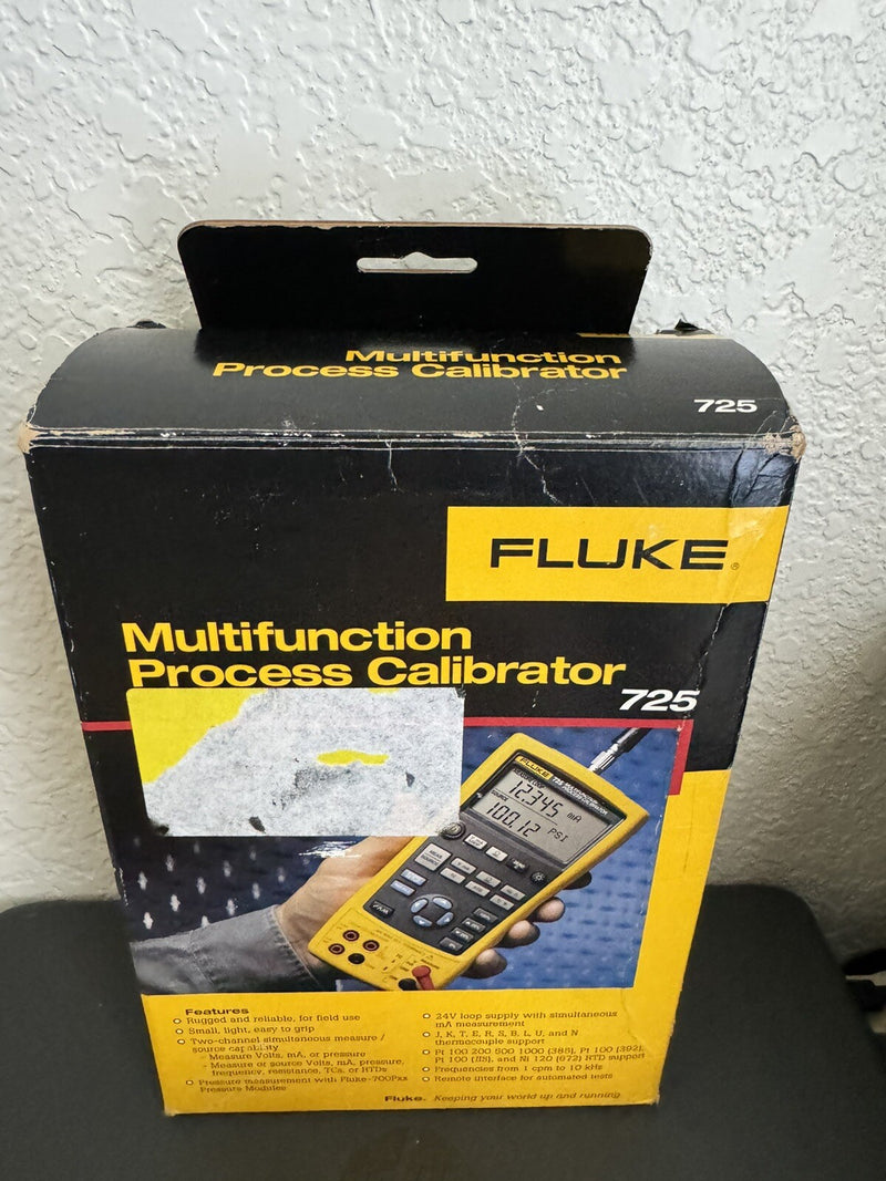FLUKE 725 MULTIFUNCTION PROCESS CALIBRATOR WITH LEADS BOX