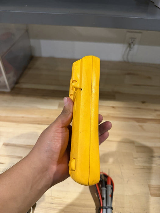 FLUKE 179 MULTIMETER WITH LEADS & CLIPS