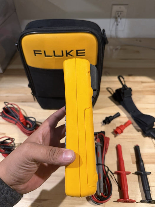 FLUKE 725 MULTIFUNCTION PROCESS CALIBRATOR WITH BAGLEADS & CLIPS