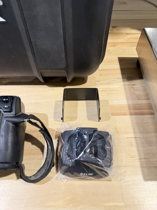FLIR T440 THERMAL IMAGING CAMERA W/ ACCESSORIES & CASE (TESTED) FREE SHIPPING