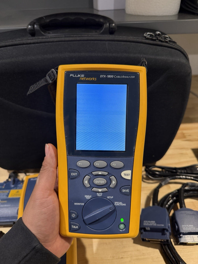 FLUKE NETWORKS DTX-1800 CABLE ANALYZER WITHDTX-SFM2 DTX-MFM2 DTX-PLA002 TESTED