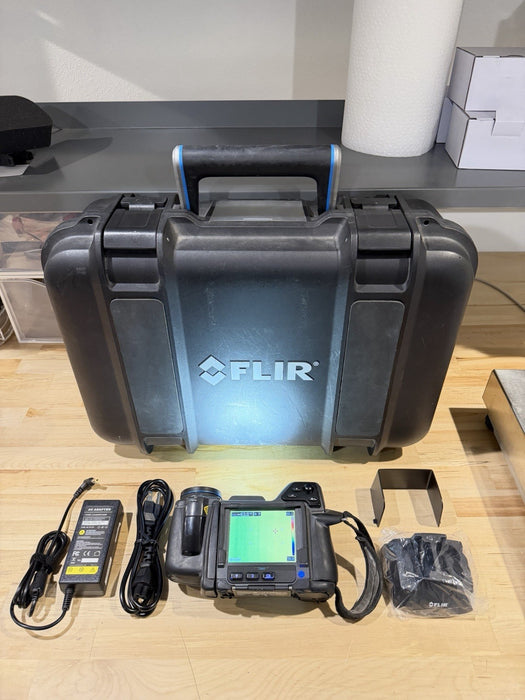 FLIR T440 THERMAL IMAGING CAMERA W/ ACCESSORIES & CASE (TESTED) FREE SHIPPING
