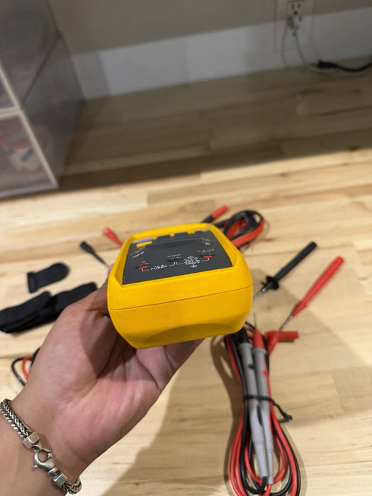 FLUKE 233 REMOTE DISPLAY AUTOMOTIVE DIGITAL  MULTIMETER KIT (FREE SHIPPING)